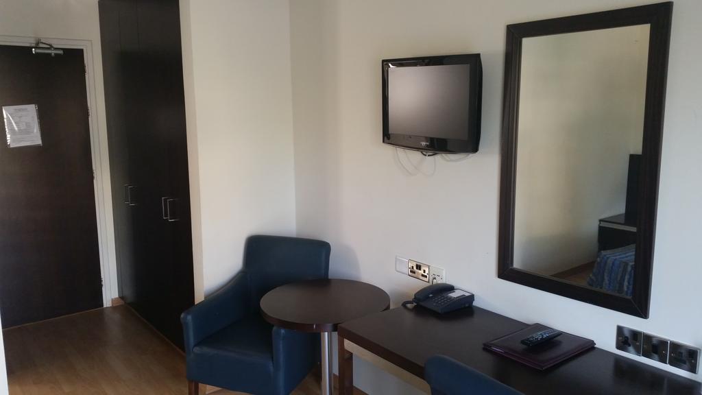 Crown Resorts Henipa Larnaca Phòng bức ảnh