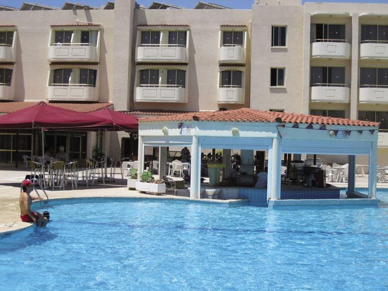 Crown Resorts Henipa Larnaca Ngoại thất bức ảnh