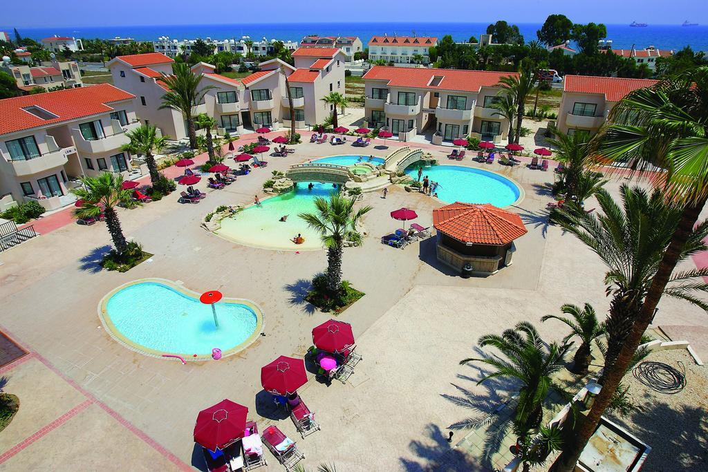 Crown Resorts Henipa Larnaca Ngoại thất bức ảnh