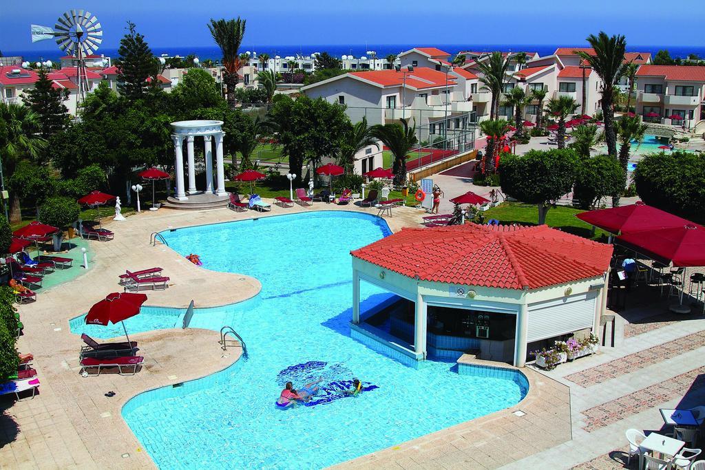 Crown Resorts Henipa Larnaca Ngoại thất bức ảnh