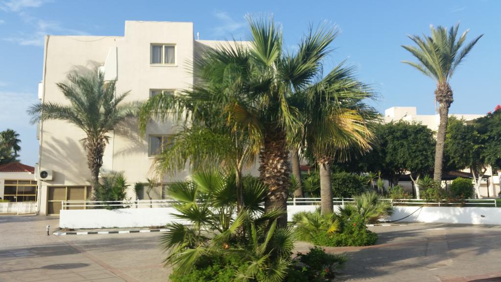 Crown Resorts Henipa Larnaca Ngoại thất bức ảnh