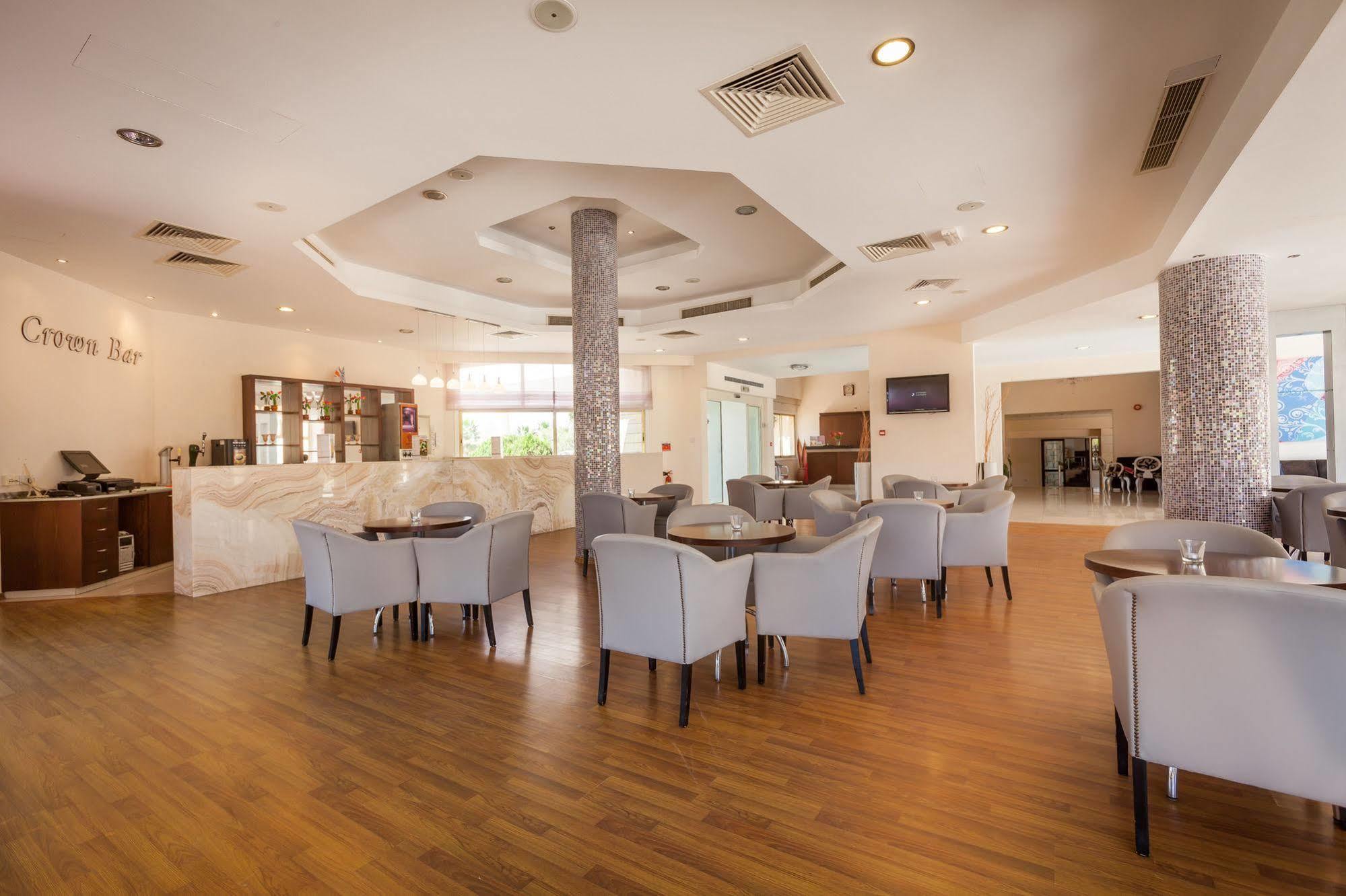 Crown Resorts Henipa Larnaca Ngoại thất bức ảnh
